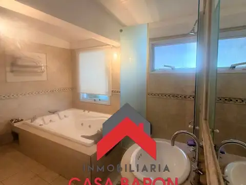 Casa 5 ambientes con 3 baños