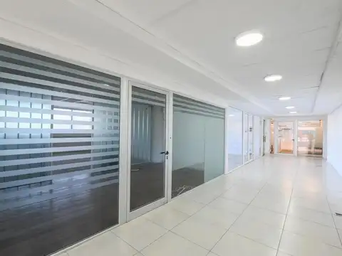 Oficina 3 ambientes con 2 baños