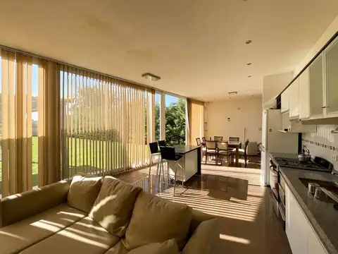 Casa 5 ambientes con 3 baños