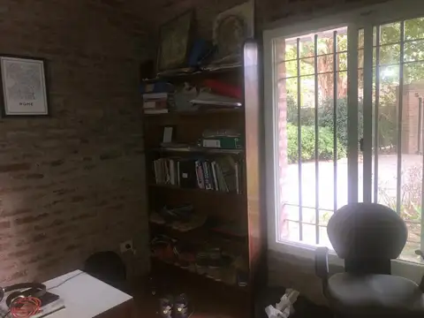 Casa en Alquiler con 2 cocheras