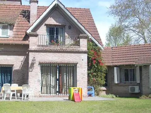 ALQUILER - casa 4 dormitorios en Bella Vista