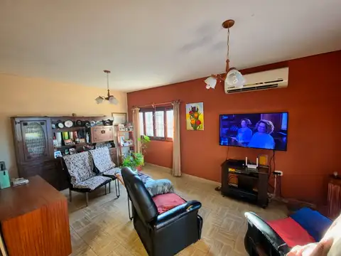Casa 6 ambientes con 3 baños