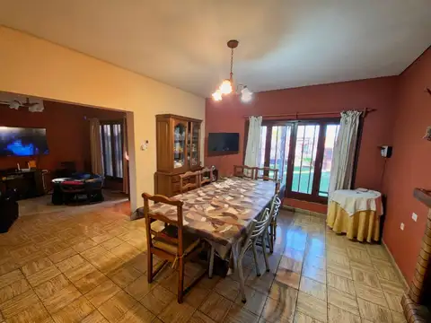 Casa en Venta con 4 cocheras