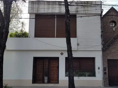 CASA AL FRENTE EN ARROYITO, AMBIENTES AMPLIOS,PATIO,TERRAZA . FERREYRA 1180.