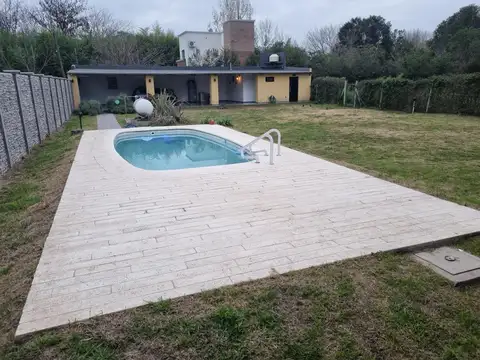 Casa 4 ambientes con 2 baños