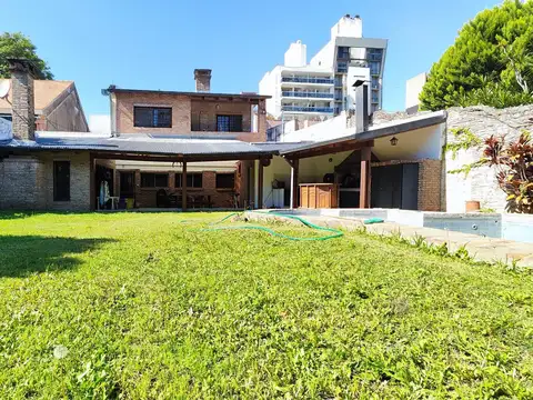 Venta Casa 4 dormitorios Jardín Pileta Sauna o Terreno constructora