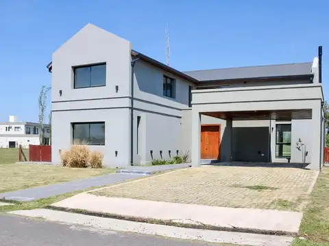 Casa 7 ambientes con 4 baños