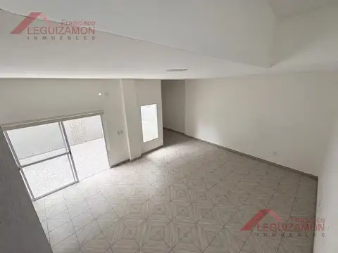 Depto Tipo Casa 3 ambientes con 3 baños