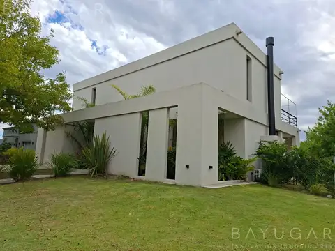 Casa en Venta en El Cantón - Barrio Golf, USD 375.000
