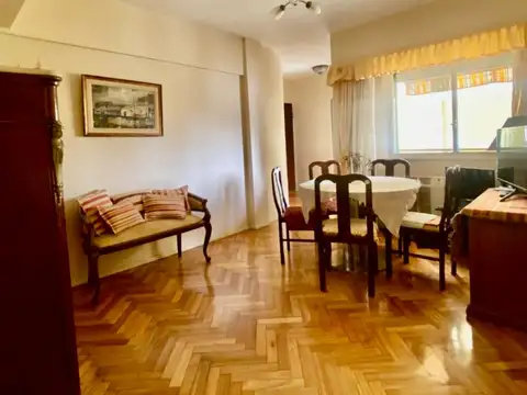 Departamento den venta de 3 ambientes, con balcón y lavadero