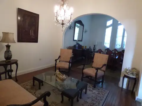 Casa 5 ambientes con 1 baño