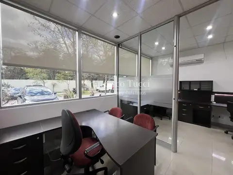 Oficina en Alquiler con 1 cochera