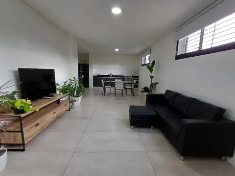 Depto Tipo Casa 3 ambientes con 2 baños