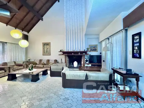 Casa 7 ambientes con 3 baños