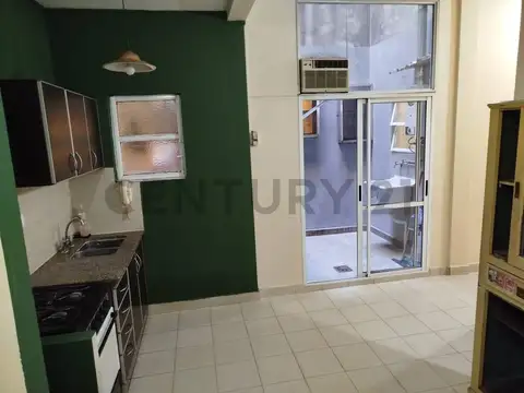 VENTA PH 3 AMB. EN MONTE CASTRO CON 2 PATIOS.