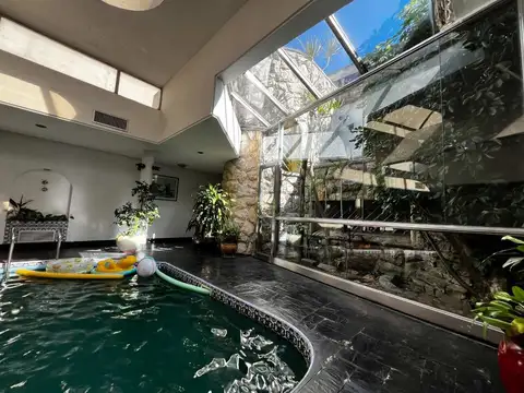 Casa en Venta con 2 cocheras