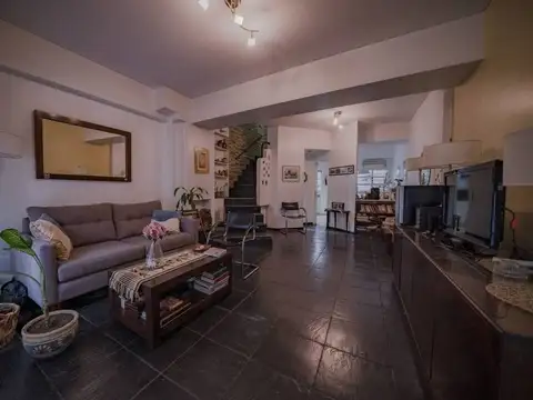 VENTA CASA 5 AMBIENTES COLEGIALES