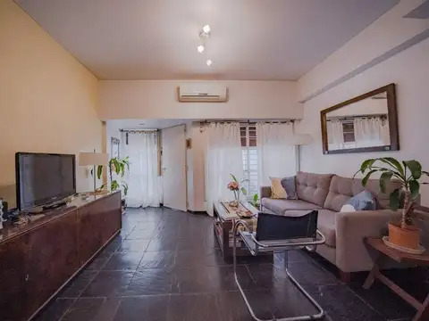 VENTA CASA 5 AMBIENTES COLEGIALES