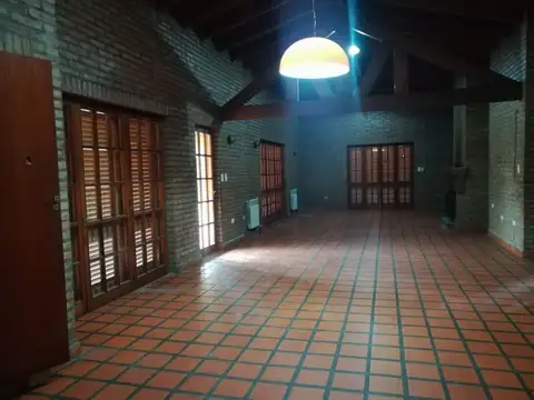 Casa 5 ambientes con 3 baños