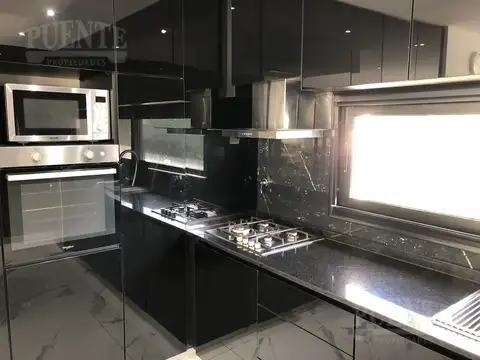 Casa en Venta con 4 cocheras