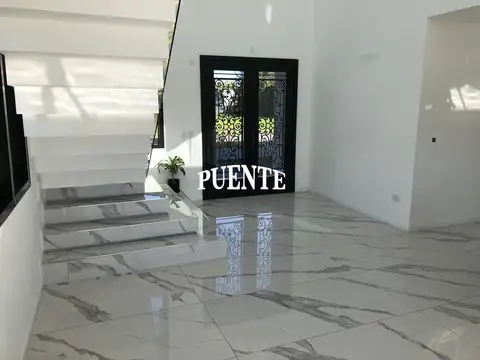 Casa 5 ambientes con 4 baños