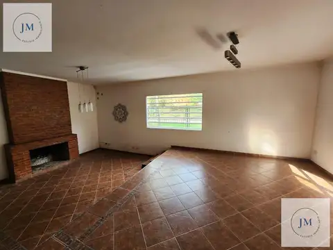Casa en Alquiler con 2 cocheras