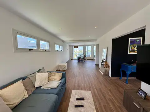 Casa 5 ambientes con 4 baños