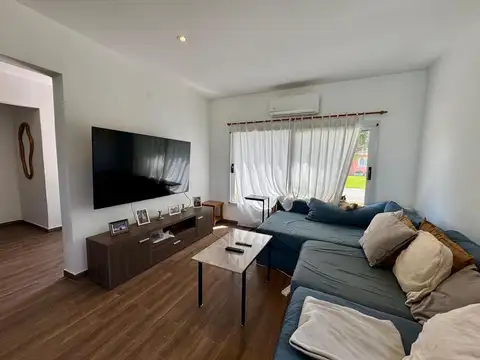 Casa en Alquiler con 4 cocheras