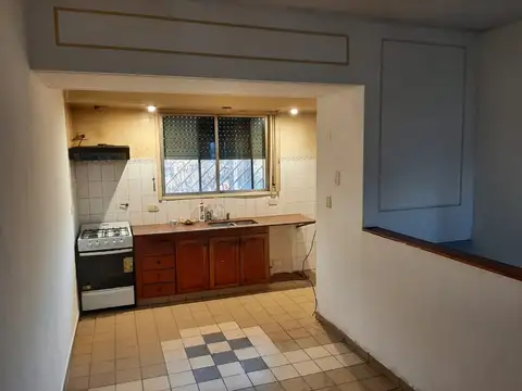 Donovan 1300, Piso 1