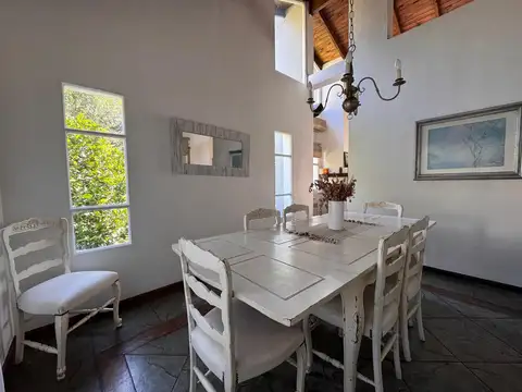 Casa 6 ambientes con 3 baños