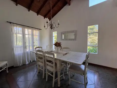 Casa en Venta con 4 cocheras