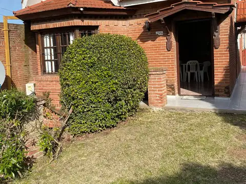 casa en pinamar ( mar de ostende ) a una cuadra del mar oportunidad  