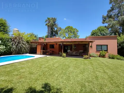 Venta. Casa 4 Ambientes. Con Parrilla Y Pileta. Barrio Parque Sakura