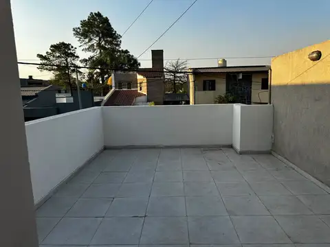 Casa en Alquiler con 1 cochera