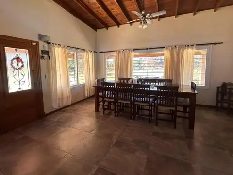 Casa 5 ambientes con 2 baños