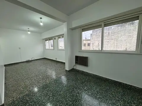 2º Rivadavia 14600, Piso 1°