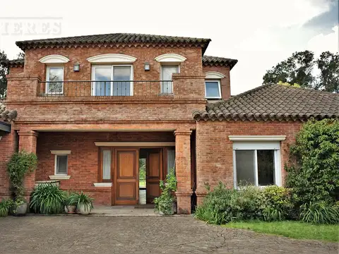 Muy linda casa en venta en Martindale Country Club, Avenida Juan Domingo Peron 2375