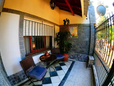 Casa en Venta con 4 cocheras