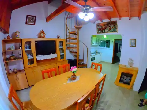 Casa, 4 dormitorios, 2 cocheras,quincho, jardin, gas natural