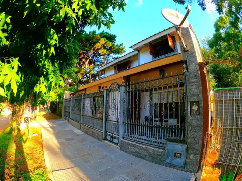 Casa 5 ambientes con 3 baños