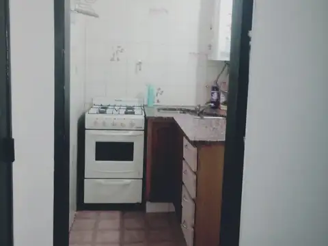 MONOAMBIENTE AMPLIO CON COCINA INDEPENDIENTE Y PATIO