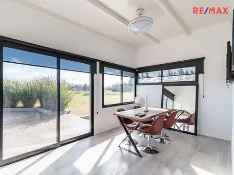 Casa en Alquiler con 2 cocheras