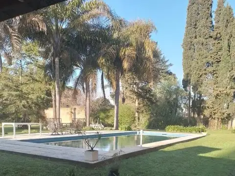 Casa 5 ambientes con 4 baños