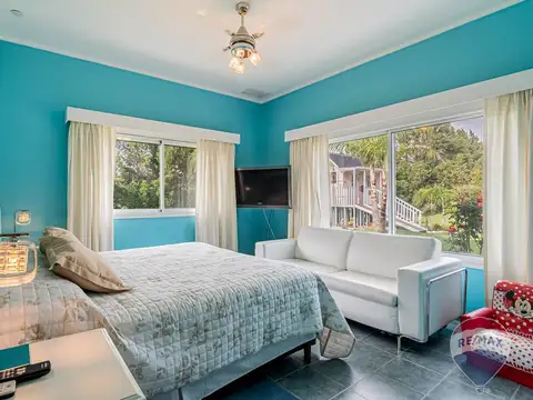 Casa en Venta con 2 cocheras