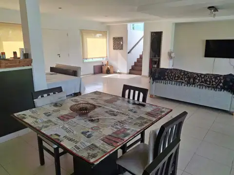 Casa 4 ambientes con 3 baños