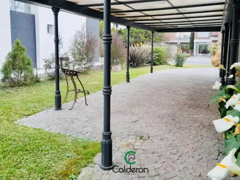 Casa 5 ambientes con 3 baños