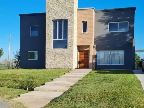 Casa 4 ambientes con 4 baños