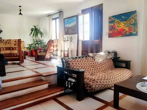 Se vende casa. Luján