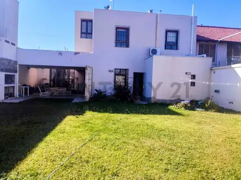 Se vende casa. Luján