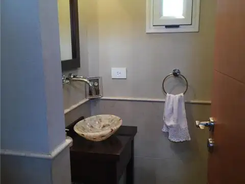 Casa 5 ambientes con 5 baños